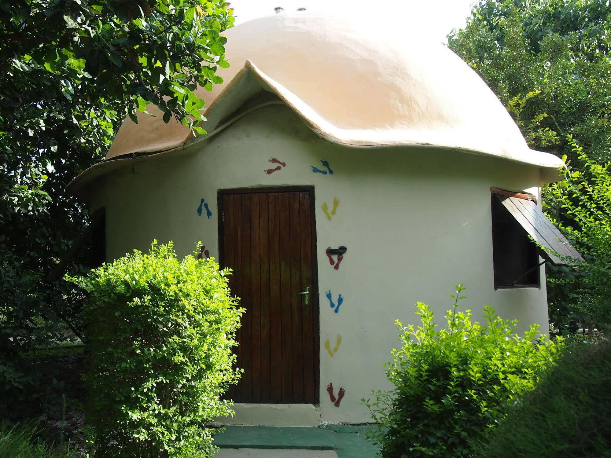Footsteps Eco-Lodge Gunjur Extérieur photo