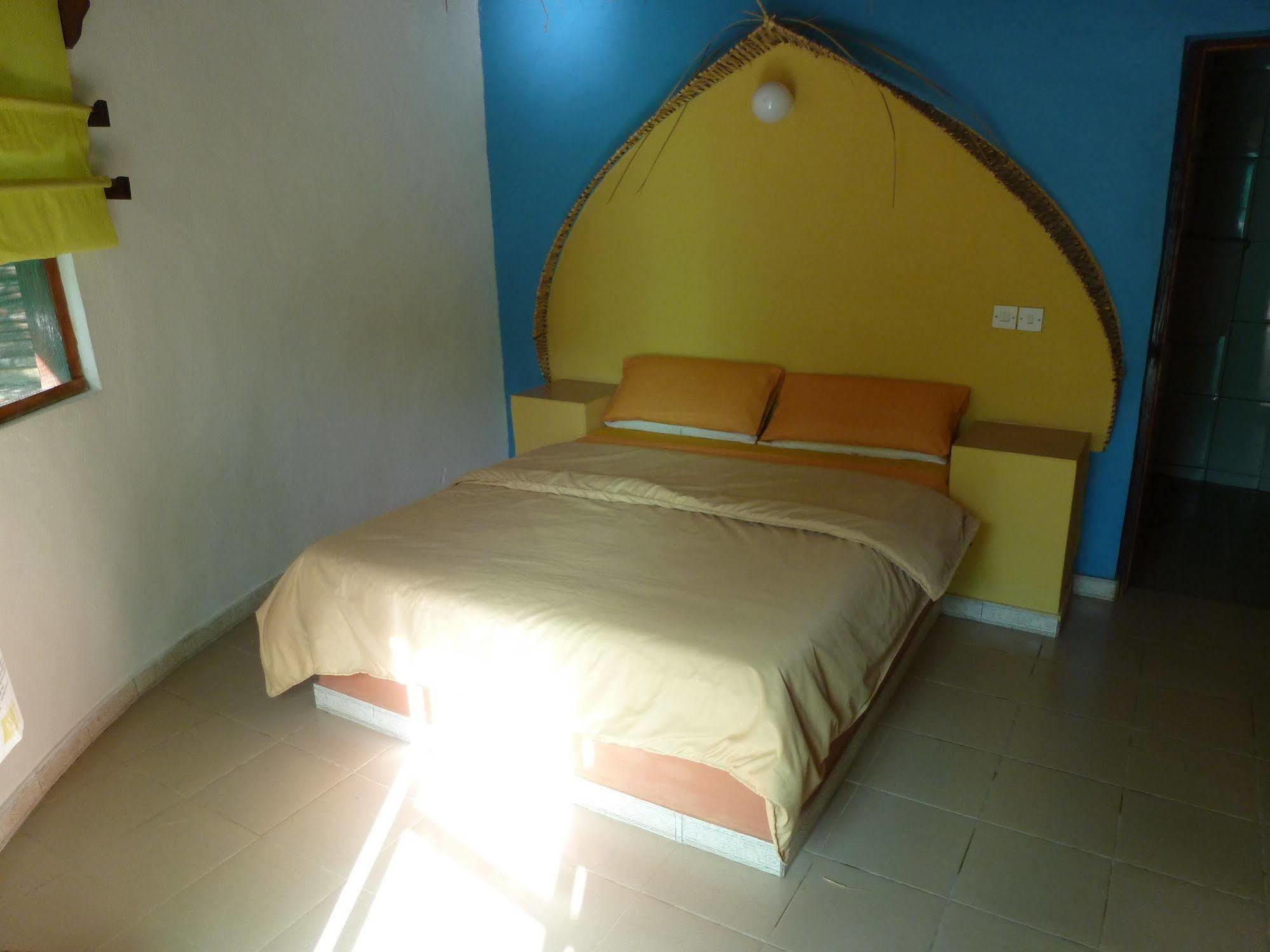 Footsteps Eco-Lodge Gunjur Extérieur photo