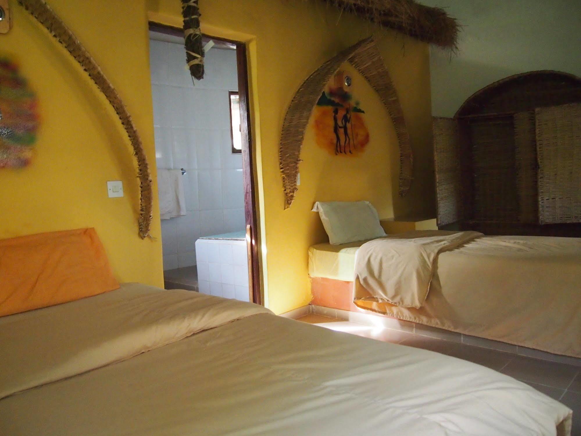 Footsteps Eco-Lodge Gunjur Extérieur photo