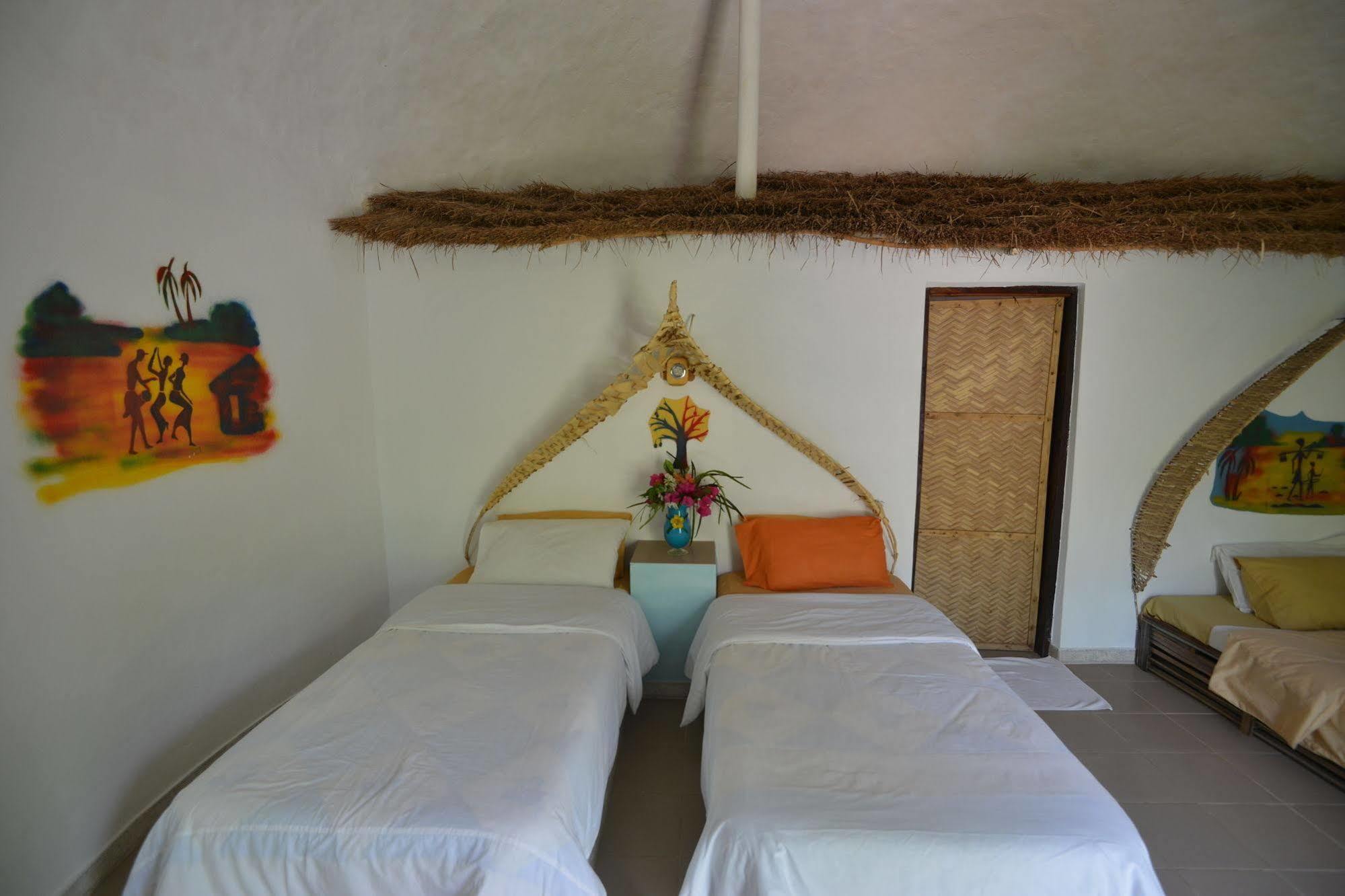 Footsteps Eco-Lodge Gunjur Extérieur photo
