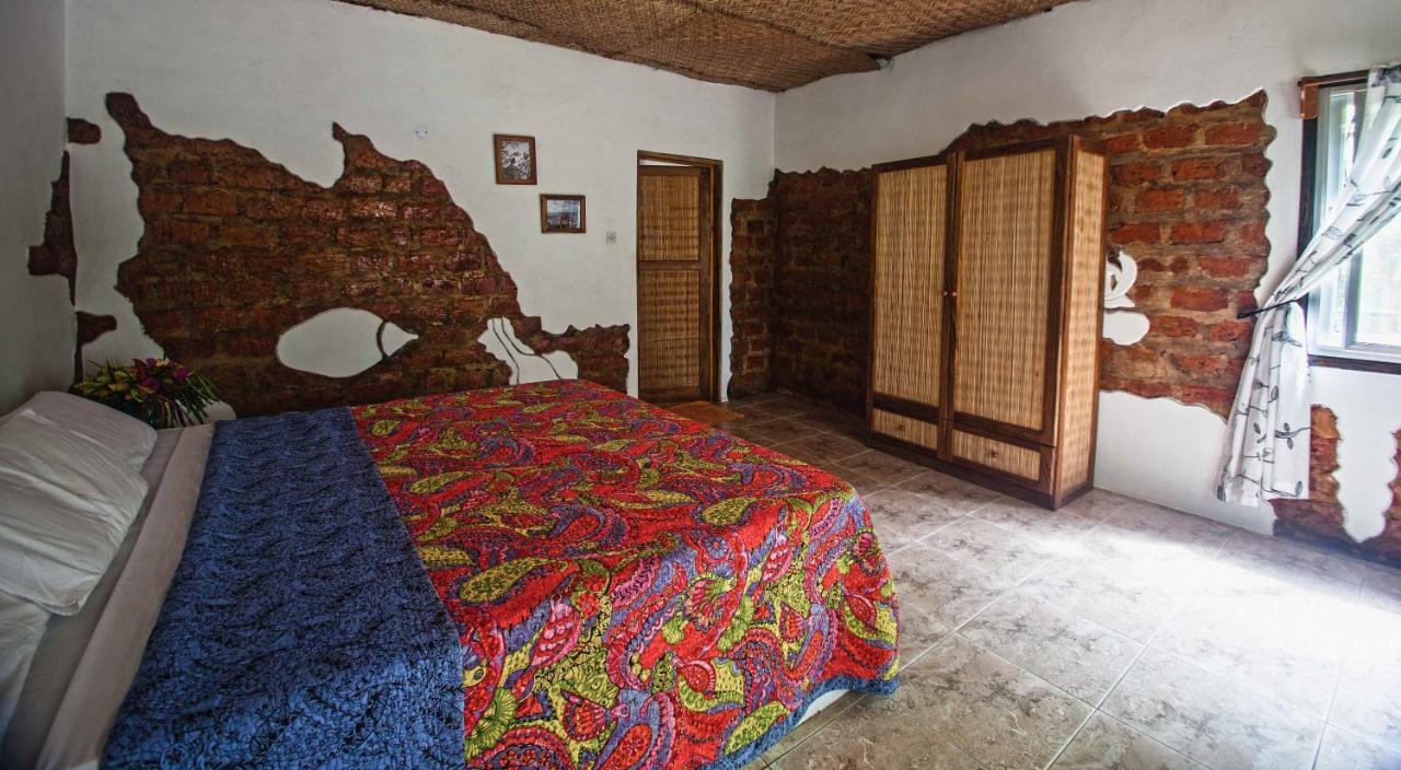 Footsteps Eco-Lodge Gunjur Extérieur photo